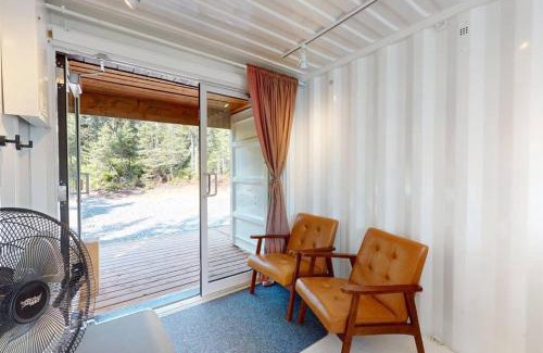 Saint-Simeon Ski Chalet | Öbois Charlevoix - ÖBox lake view