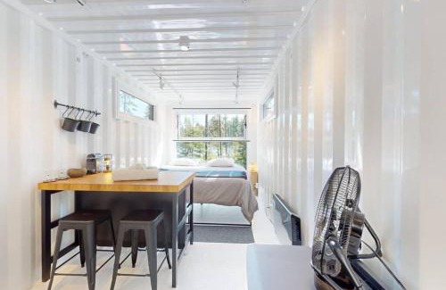 Saint-Simeon Ski Chalet | Öbois Charlevoix - ÖBox lake view