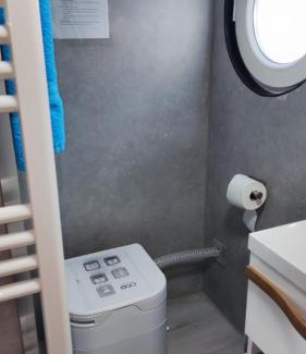 Knieper Nord Boat Rental | ÖKO Budget Hausboot Retreat Mondschein