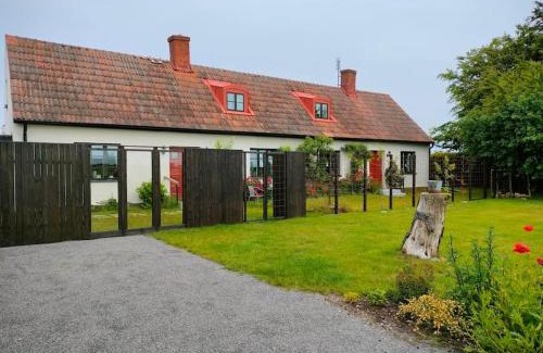 Glemminge Villa | Österlenvägen large house, close to sea & Ystad