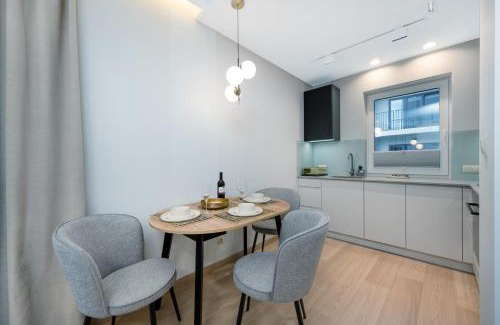 Lodz Apartment | Łódź Prestige Suites - 64m2, Parking, Office Room - by Rentujemy