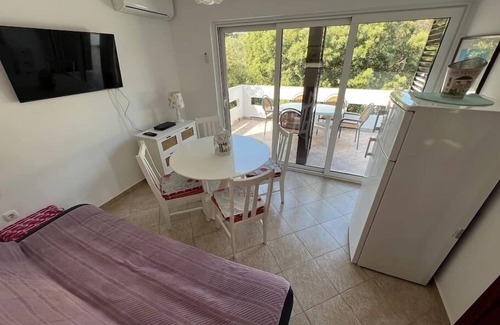 Simuni Apartment | Šimuni holiday home beachfront