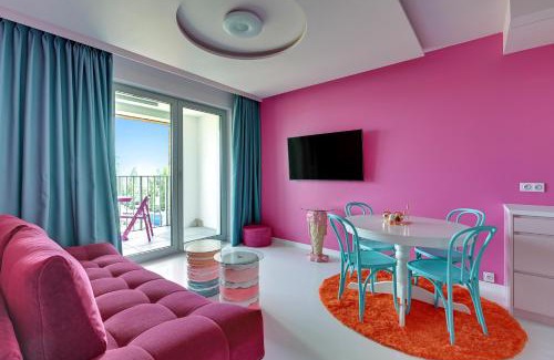 Mlyniska Apartment | Żurawie Pink Port Before Party by Grand Apartments