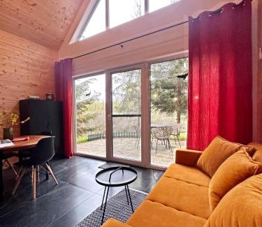 Parchowo House | Żywiołowo - domki w stylu stodoły z placem zabaw i stawem - OGIEŃ