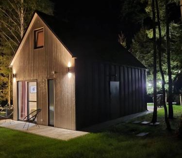Parchowo House | Żywiołowo - domki w stylu stodoły z placem zabaw i stawem - OGIEŃ