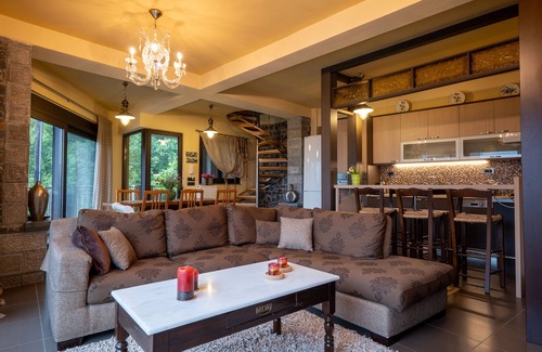 Ano Kera Cottage | Άνετο εξοχικό σπίτι με θέα στο βουνό