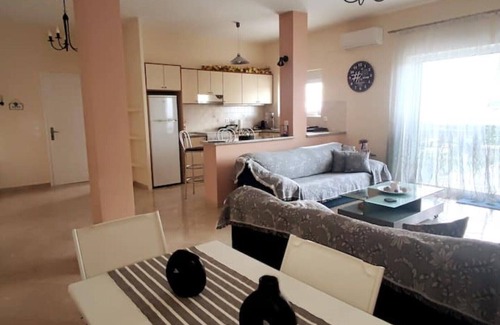 Itea House | Άνετο παραθαλάσσιο διαμέρισμα με υδρομασάζ , δέκα λεπτά από τους Δελφούς !
