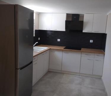 Karlovassi House | Αγρόκτημα χούχουλας