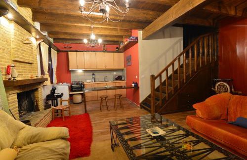 Mesaia Trikala House | Γήλοφος