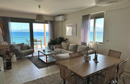 Lefkandi Apartment | Διαμερισμα μπροστά στη θάλασσα