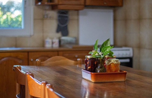 Galatas Cottage | εξοχικη κατοικια Antheia Guest House