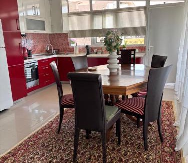 Ampelokipoi-Menemeni Apartment | Η Βεράντα