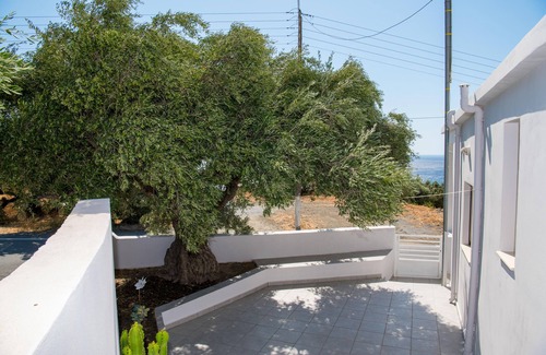 Kastri House | Θαλασσα και Σιωπη.