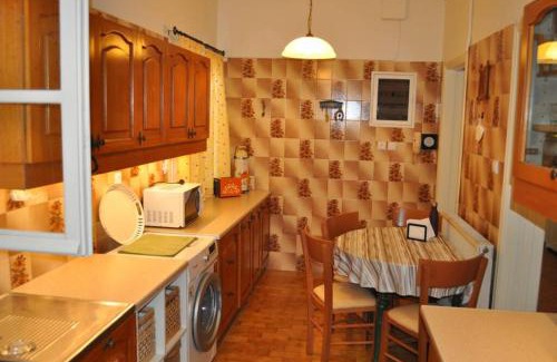 Aegina Town Apartment | Κέντρο Αίγινα ήσυχη κατοικία90τμ δίπλα στη θάλασσα