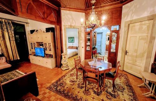 Kastoria House | Κομψό & πολυτελές νεοκλασικό στο κέντρο της πόλης