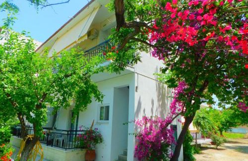 Pefki Apartment | Κωνσταντίνος Έλενα Studios