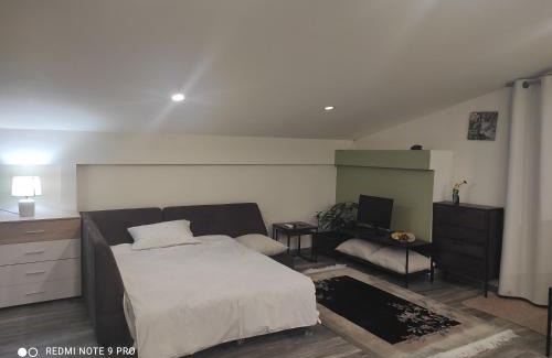 Stavroupoli Apartment | Σοφίτα Καλλύνω