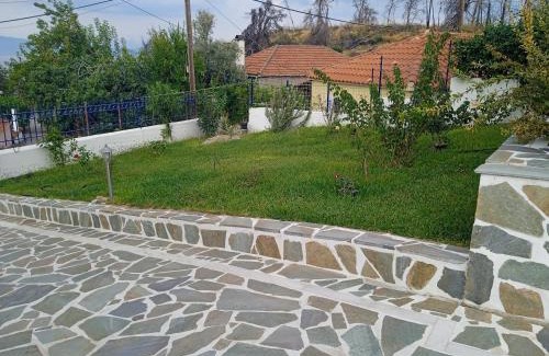 Stratoni House | Σπίτι στο βουνό αλλά μια ανάσα από τη θάλασσα