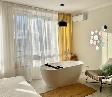 Pozniaky Apartment | Апартаменти з неймовірною ванною