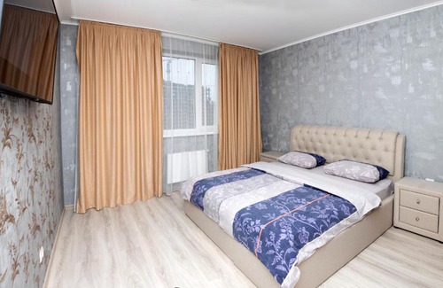 Dniprovs'kyi District Apartment | Апартаменты возле выставочного центра метро Левобережная