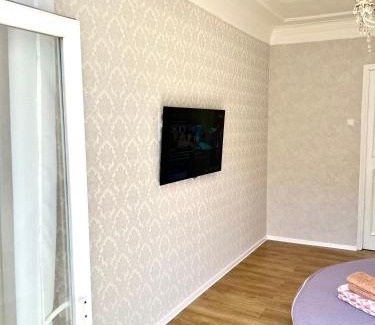 Petrovskoye Apartment | Апартаменты на Майдане конституции