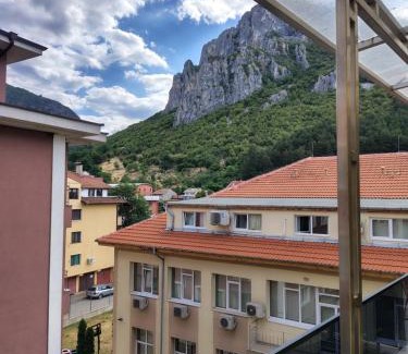 Vratsa Apartment | Апартамент Светли