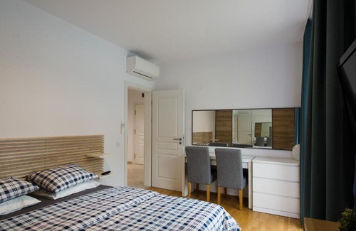 Saints Constantine and Helena Apartment | Апартамент Молинезия