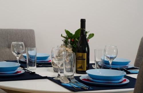 Saints Constantine and Helena Apartment | Апартамент Молинезия