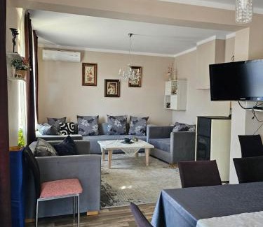 Elena House | Бадевски рай-къща Вяра
