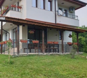 Elena House | Бадевски рай-къща Вяра