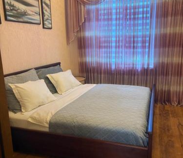Kryvyi Rih Villa | Будинок повністю на центральному проспекті,з вуличною зоною відпочинку з великим сучасним грилем, два санвузли, два кондиціонери, три великих Смарт TV, преміум підписки, ЗВІТНІ ДОКУМЕНТИ