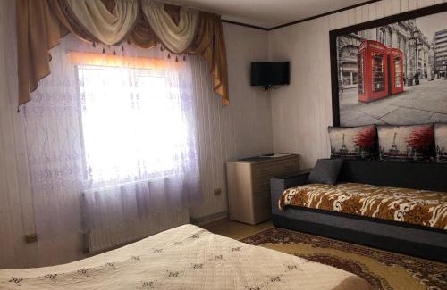 Podobovets House | Біля комори