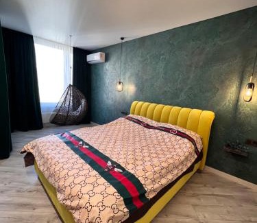 Pozniaky Apartment | Видовая дизайнерская Студио