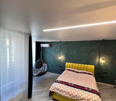 Pozniaky Apartment | Видовая дизайнерская Студио