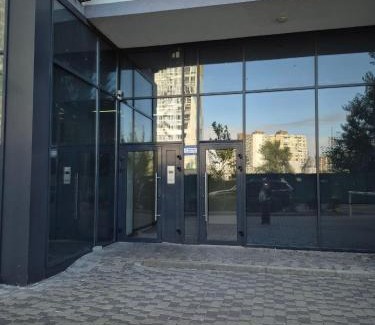 Pozniaky Apartment | Видові апартаменти MYFREEDOM поруч із метро Харківська