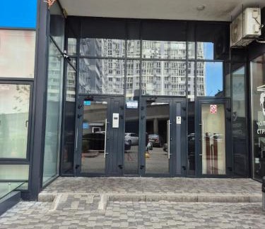 Pozniaky Apartment | Видові апартаменти MYFREEDOM поруч із метро Харківська