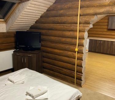 Nyzhnje Selyshche Hotel | Візит