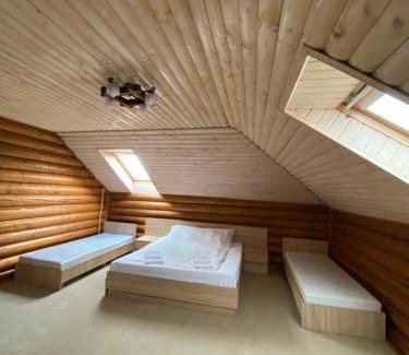 Nyzhnje Selyshche Hotel | Візит