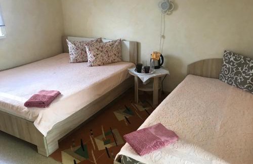 Molodizhne House | Гостевой Дом ,Breeze