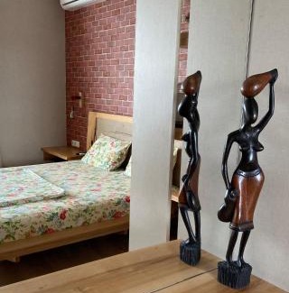 Molodizhne House | Гостевой дом