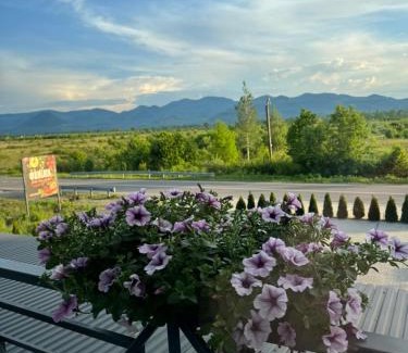Nyzhnje Selyshche Hotel | Готельно-ресторанний комплекс Фамілія