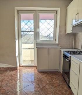 Berehove Apartment | Двокімнатна квартира біля басейну