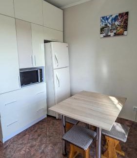 Berehove Apartment | Двокімнатна квартира біля басейну