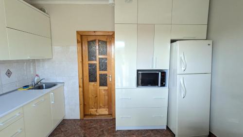 Berehove Apartment | Двокімнатна квартира біля басейну