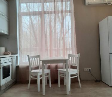 Desnyans'kyi District Apartment | Двокімнатна , Троєщина, район 2, ТЦ район