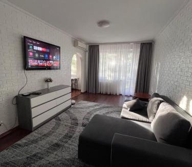 Krivoy Rog Apartment | Двокімнатні апартаменти в парковій зоні,провулок Бульварний,12 ,два великих Смарт TV, преміум підписки YouTube та онлайн-кінотеатрів,
