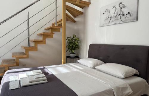 Lviv City Center Apartment | Двоповерхові апартаменти Мілена у центрі з балконом, кондиціонером та паркінгом