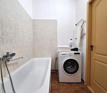Sukhinovka Apartment | ЕКО-квартира на Садововому. Мережа Alex Apartments. Цілодобове безконтактне заселення
