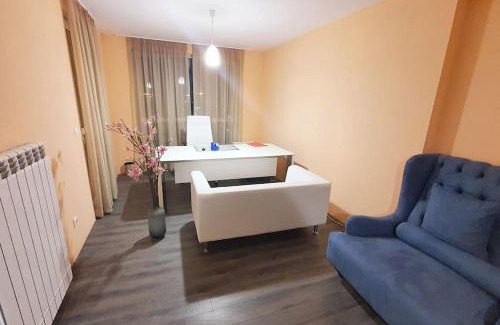 Pernik Apartment | Елегантен градски апартамент с обширна тераса