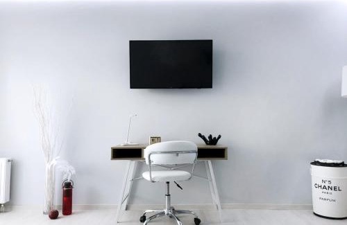 Shevchenkivs'kyi District Apartment | Затишна квартира у центрі міста Elisium3
